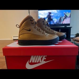 Nike Women Woodside 2 High